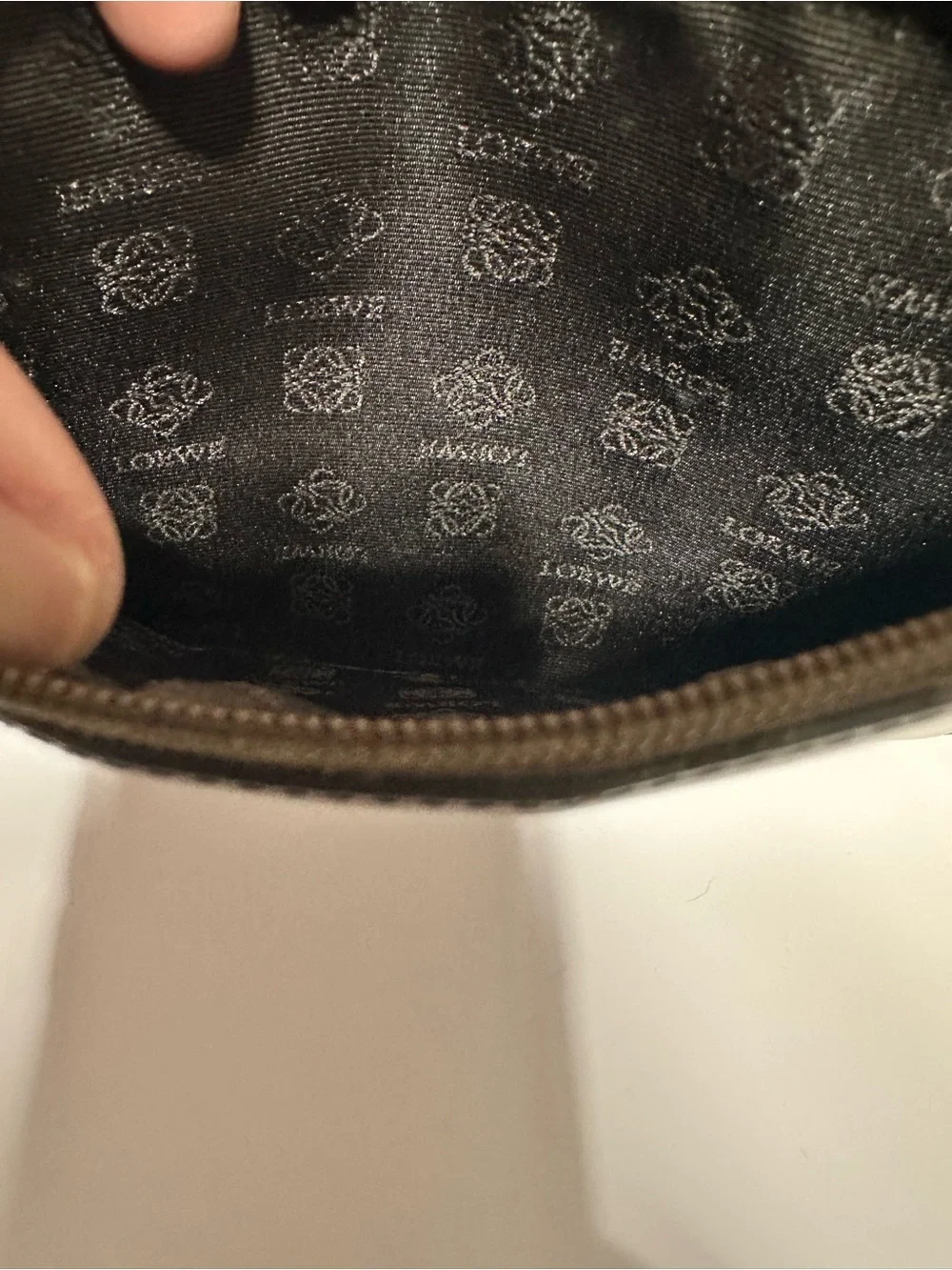 LOEWE ❤️🌟LEATHER POUCH⭐️